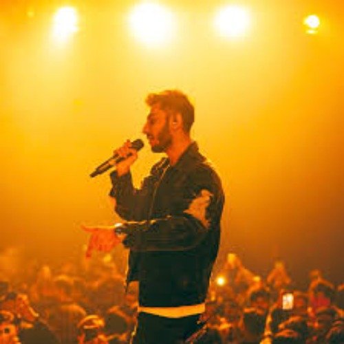 Aleemrk live in Karachi