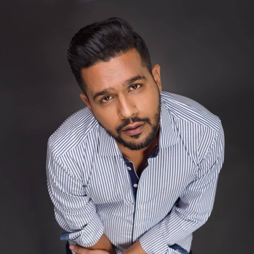 Ali Gul Pir live in Karachi