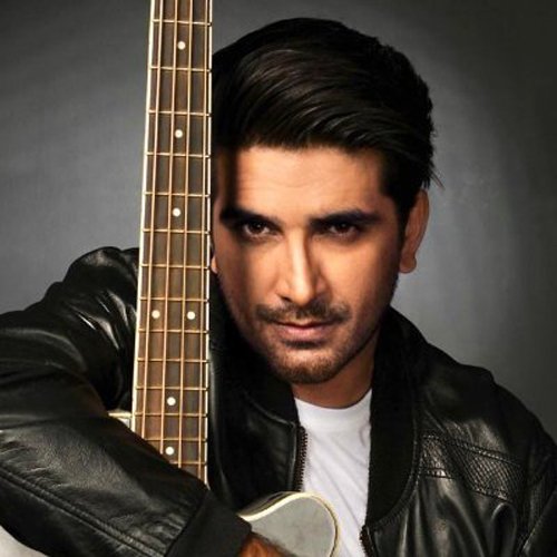 Ali Hamza live in Karachi