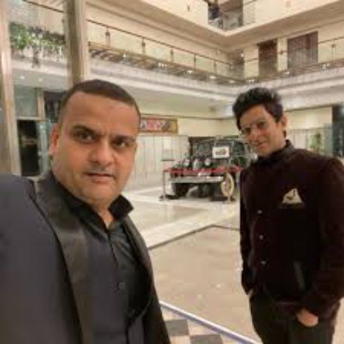 Barkat & Uzmi live in Karachi