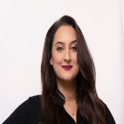 Bina Khan live in Karachi