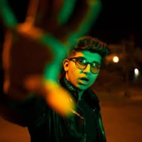 Daniyaal Omer live in Karachi