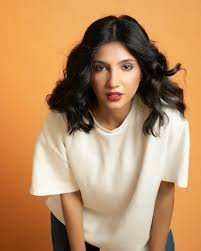 Eshah Shakeel live in Karachi