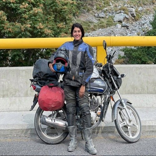 Ghazal Farooqi live in Karachi