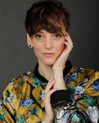 Gillian rhodes live in Karachi