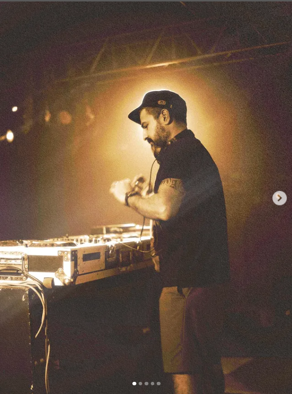 Hussain Dossa live in Karachi