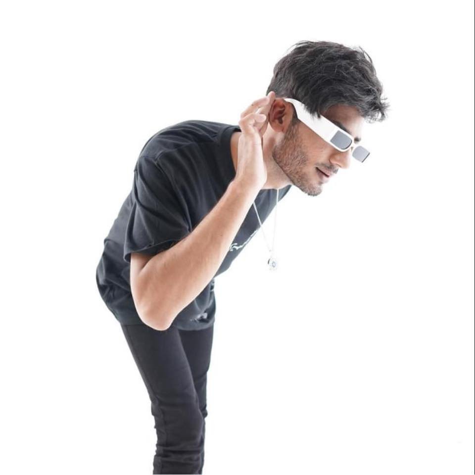 Jani live in Karachi