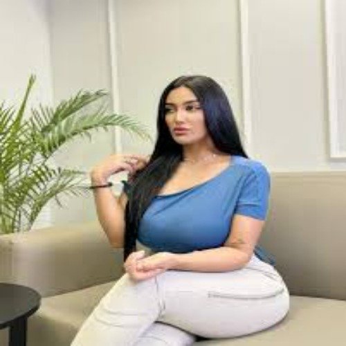 Mathira live in Karachi