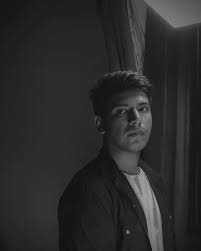 Munab Manay live in Karachi