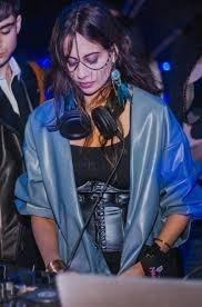 Neha khan live in Karachi