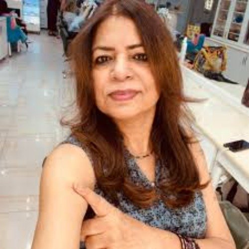 Sameena Nazeer live in Karachi