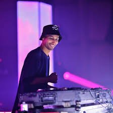 SQLN live in Karachi