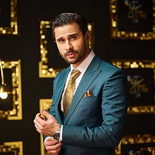 Tabish Hashmi live in Karachi