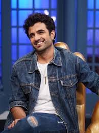 Umer Aalam live in Karachi